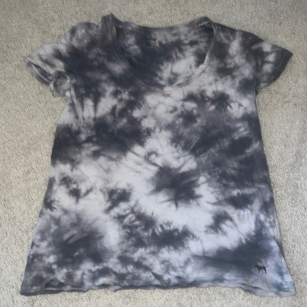 V-neck, tie die t-shirt. V.S pink